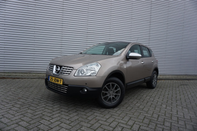 Nissan Qashqai 2.0 acenta automaat - airco / cruise / pano / parkeersens. / trekhaak / nap