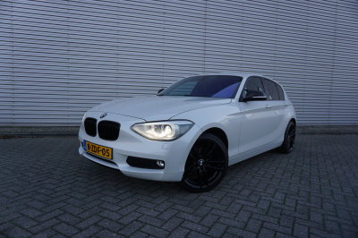 BMW 1 Serie 116i executive climate / navi / cruise / parkeersens. / elektr. ramen / lm velgen / nap