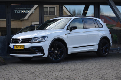 Volkswagen Tiguan 1.5 tsi act highline | r-line | black style | trekhaak | virtual | stoelverwarming | nap | dealer onderhouden