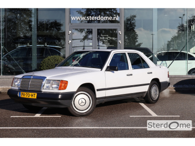 Mercedes-Benz 200 200-500 (w124) 260 e l 6 cilinder l nederlandse auto l boekjes l afneembare trekhaak l zeer nette staat l