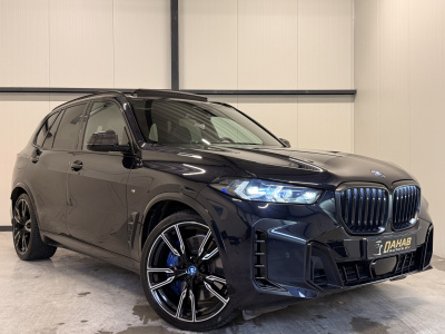 BMW X5 xdrive50e m-sport | carbon | pano | memory | stoelverwarming / verkoeling | led | soft-close | cruise | dab | apple carplay / android auto
