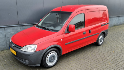 Opel Combo 1.4-16v comfort 1.4-16v | 2x zijschuifdeur | achterklep | trekhaak | stuurbekr |