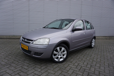 Opel Corsa 1.2-16v silverline airco / cruise controle / lm velgen