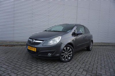 Opel Corsa 1.4-16v '111' edition airco / elektr. ramen / cruise / trekhaak / lm velgen / nap