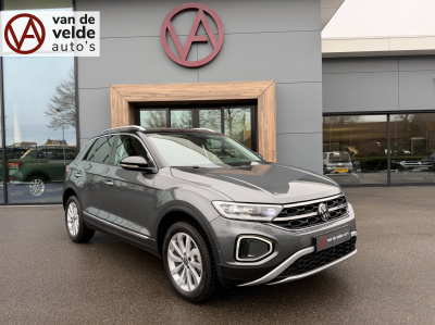 Volkswagen T-roc 1.5 tsi 150pk dsg style | trekhaak | navi | iq light | adapt. cruise | rijklaar incl. garantie