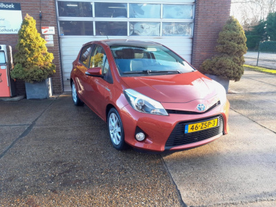 Toyota Yaris 1.5 full hybrid dynamic --verkocht--
