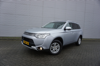 Mitsubishi Outlander 2.0 phev business edition x-line automaat - climate / navi / cruise / camera  / trekhaak / nap