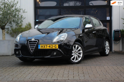 Alfa Romeo Giulietta 1.4 t turbo turismo - leder - sportiva - stoel verw - carplay - cruise control - camera + pdc - perfect!