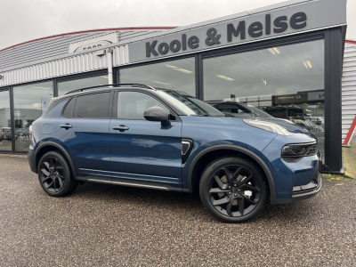 Lynk & Co 01 1.5 261pk plug in hybrid ,black edition , zwarte velgen , panodak , 360gr camera , adaptive cc , stuur en stoel verwarming