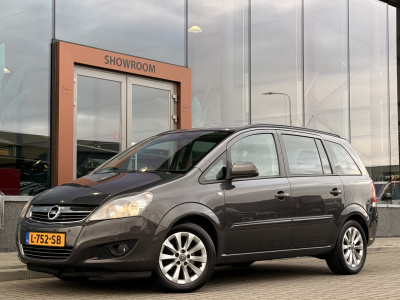 Opel Zafira 1.8 cosmo | 7-zitter | bluetooth | navigatie | cruise | climate control | trekhaak |
