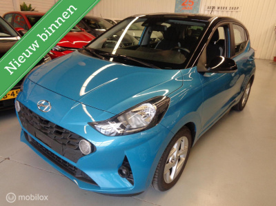 Hyundai I 10 1.0 comfort/two-tone/airco/apple carplay/navigatie/lm velgen/camera/1 st eig/nieuwstaat/21000km
