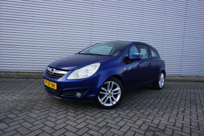 Opel Corsa 1.4-16v cosmo airco / elektr. ramen / lm velgen / nap