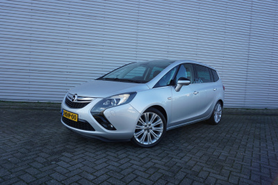 Opel Zafira tourer 1.4 cosmo 7persoons - airco / navi / cruise / pano / parkeers. / trekhaak / lm velgen / nap