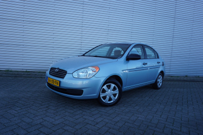 Hyundai Accent 1.6i dynamic airco / elektr. ramen / trekhaak / nap