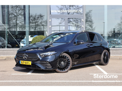 Mercedes-Benz A-Klasse 180 business solution amg i 2025 i panorama dak i multibeam l 360 camera i keyless i sfeerverlichting i stoelverwarming i spaak velgen i i nightpakket i nederlandse auto i btw i