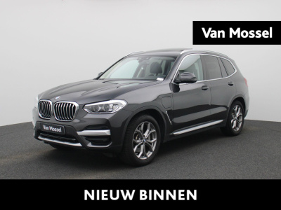 BMW X3 xdrive30e (135 kw) | automaat | panoramadak | trekhaak 2.000 kg | stoel/ stuur verwarming | parkeersensoren | cruise control | climate control | elektrische kofferklep | navigatie | led | lmv |