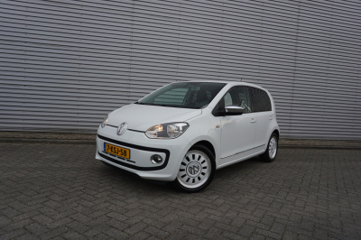 Volkswagen UP! 1.0 high up! bluemotion airco / navi / cruise / elektr. ramen / parkeers. / lm velgen / nap