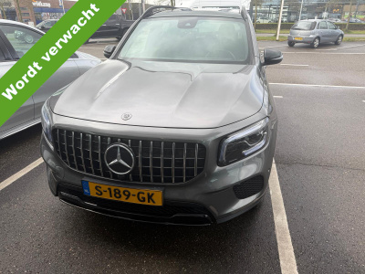 Mercedes-Benz Glb 200 premium i panorama dak i widescreen i stoelverwarming i lederen artico interieur i i night pakket i led i mbux i pakeer pakket  l airconditoning l tempomaat l