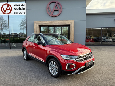 Volkswagen T-roc 1.5 tsi 150pk dsg style | navigatie | standkachel | camera | elek. achterklep | dode hoek | 4-season banden | rijklaar incl. garantie