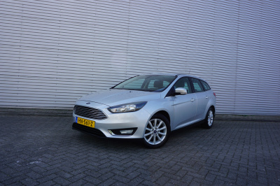 Ford Focus wagon 1.0 titanium edition climate / navi / cruise / parkeers. / trekhaak / lm velgen
