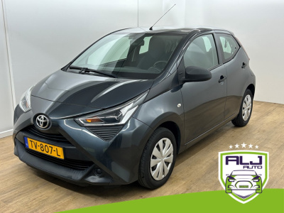 Toyota Aygo occasion 1.0 vvt-i x-fun | grijs | tweedehands toyota aygo | airco | cruisecontrol | bluetooth audio