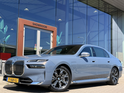 BMW 7 Serie 750e xdrive | bowers & wilkins | 360 | skylounge | leder | trekhaak | rolscherm | achterwielbestuuring |