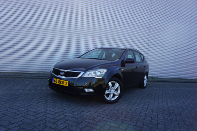 Kia Cee'd sporty wagon 1.4 cvvt x-ecutive airco / navi / cruise / elektr. ramen / trekhaak / lm velgen / nap