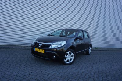 Dacia Sandero 1.2 lauréate airco / elektr. ramen / trekhaak / nap / nieuwe apk!