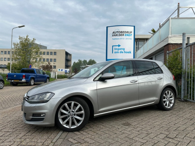 Volkswagen Golf 1.4 tsi act connected series automaat trekhaak sportstoelen navi dab+