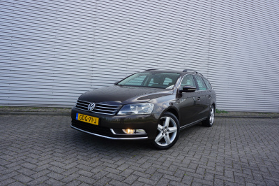 Volkswagen Passat variant 1.4 tsi highline bluemotion automaat - climate / navi / cruise / parkeers. / stoelverw. / lm velgen