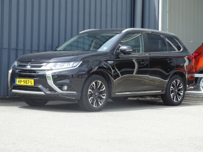 Mitsubishi Outlander 2.0 phev instyle+ schuif-/kanteldak | stoel-/stuurverwarming | trekhaak | camera
