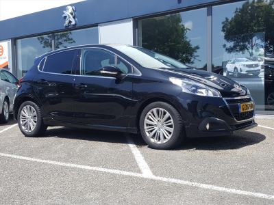 Peugeot 208 1.5 bluehdi 100pk blue lease allure apple carplay & android auto | navi | cruise & climate control | parkeersensoren | panoramadak | bt | lmv