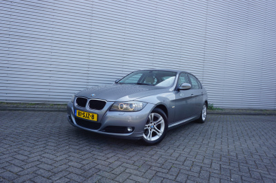 BMW 3-serie 318i corporate lease luxury line climate / navi / cruise / leder / parkeers. / lm velgen / nap
