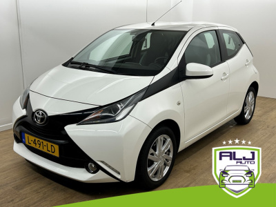 Toyota Aygo occasion 1.0 vvt-i x-play | wit | tweedehands toyota aygo | airco | bluetooth audio | parkeercamera