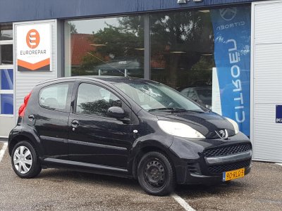 Peugeot 107 xs 5drs 1.0 12v 68pk airco radio/cd airbags