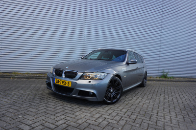 BMW 3-serie touring 318i corporate lease luxury line airco / navi / cruise / elektr. ramen / parkeers. / trekhaak / lm velgen / nap