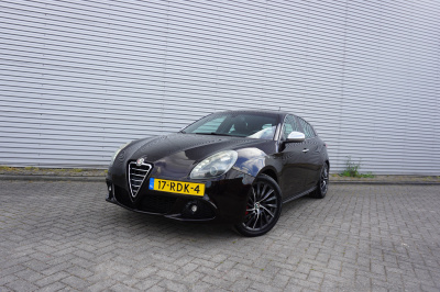 Alfa Romeo Giulietta 1.4 t distinctive climate / cruise / parkeers. / elektr. ramen / lm velgen / nap