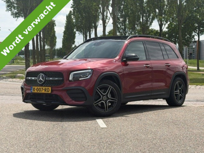 Mercedes-Benz Glb 200 business solution amg 163 pk i panoramadak i trekhaak i stoelverwarming i camera i elektrische stoelen i mulitibeam led i memory l elektrisch bedienbare achterklep l