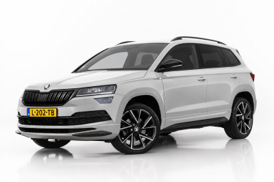 Skoda Karoq 1.5 tsi act sportline | trekhaak | adaptieve cruise controle | camera | nap | stoelverwarming | canton