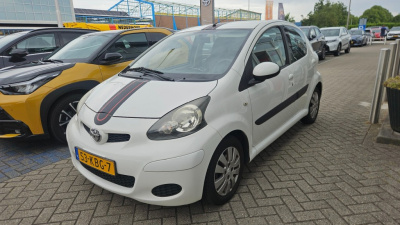 Toyota Aygo 1.0-12v xcite white