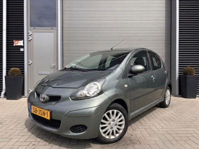 Toyota Aygo 1.0-12v aspiration green
