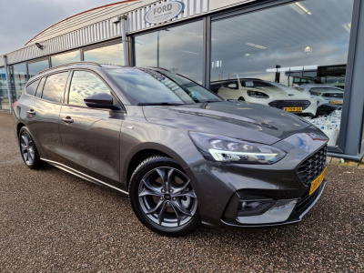 Ford Focus 1.0 ecoboost hybrid 125pk st line x , trekhaak , carplay , camera achter , winterpakket