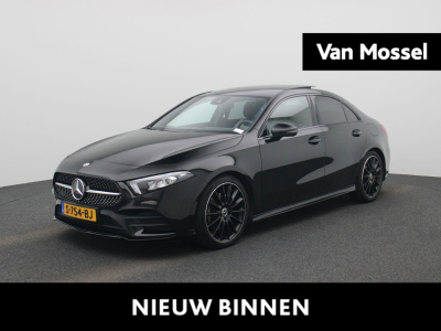 Mercedes-Benz A-Klasse 250 premium | automaat | panorama dak | virtual cockpiot | climate control | sfeer verlichting | leder | dab | navigatie | bluetooth | camera | stoel verwarming | cruise control | lichtmetalen velgen |