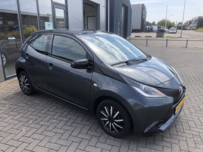 Toyota Aygo 1.0 vvt-i x-now