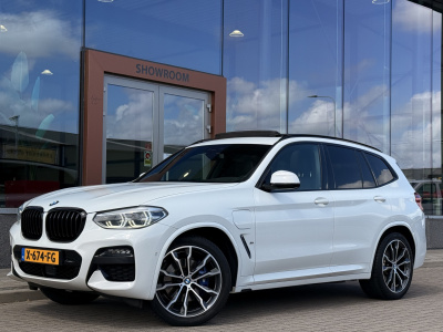 BMW X3 xdrive30e m-sport high executive | pano | achteruitrijcamera | elek. trekhaak | hud | acc | harman kardon | sfeerverlichting | apple carplay | stoelverwarming |