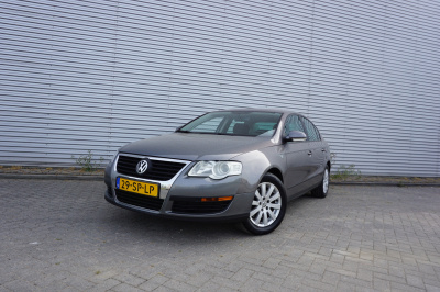 Volkswagen Passat 2.0 fsi trendline airco / cruise / elektr. ramen / trekhaak / lm velgen / nap