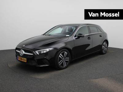 Mercedes-Benz A-Klasse 180 business solution luxury | automaat | apple carplay/android auto | trekhaak | sfeerverlichting | climate control | achteruitrijcamera | lederen bekleding | lichtmetalen velgen |