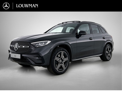 Mercedes-Benz Glc 300e 4matic business solution amg | advanced plus | nightpakket | parkeerpakket met achteruitcamera | trekhaak | panoramaschuifdak | treeplanken in aluminiumlook | 20 inch vijfspaaks lichtmetalen amg-velgen | warmtewerend,...