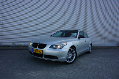 BMW 5 Serie 523i automaat - airco / navi / cruise / leder / pano / stoelverw. / pdc / trekhaak / lm velgen