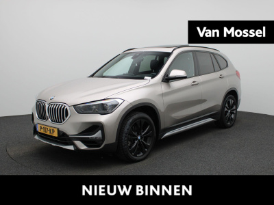 BMW X1 sdrive20i business edition plus | automaat | stoel verwarming | leder | head up display | panoramadak | trekhaak | climate control | cruise control | elektrische achterklep | lichtmetalen velgen |